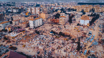 Nil&uuml;fer Apartmanı davasında iki kamu g&ouml;revlisi hakim karşısında