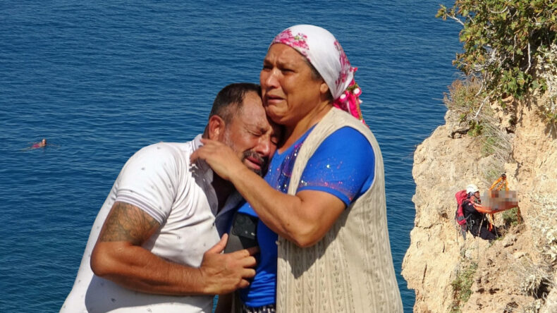 O Anları Yüzerek İzlediler! Antalya Falezlerinde "Abim Ölmüş" Feryadı