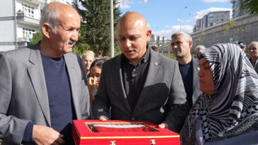 Oğlunun Oru&ccedil;luyken Şehit D&uuml;şt&uuml;ğ&uuml;n&uuml; S&ouml;yleyen Anneden Duygusal İstek