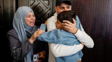 Onlarca Filistinli Esir Serbest Bırakıldı