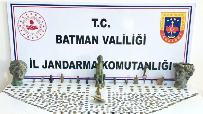 Operasyon D&uuml;zenlenen Evden Tarihi Eser Fışkırdı