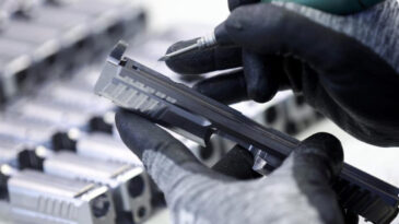 Oto Tamirhanesinde B&uuml;y&uuml;k Silah Ele Ge&ccedil;irildi