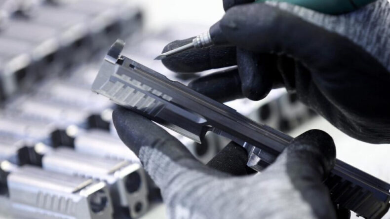 Oto Tamirhanesinde Büyük Silah Ele Geçirildi