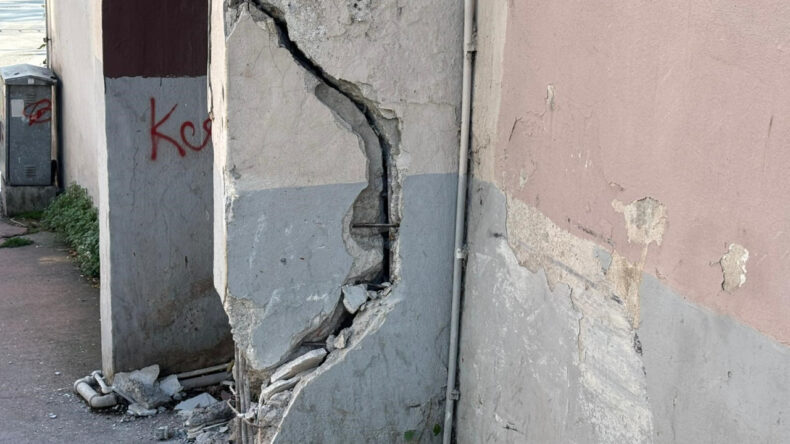 Otobüs Duvara Çarptı: 3’ü Polis 7 Yaralı