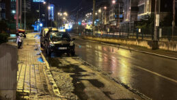 Otomobil İ&ccedil;inde Tartıştığı Arkadaşını Bı&ccedil;akladı