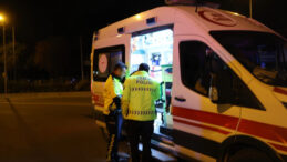 Otomobil Tarlaya U&ccedil;tu: İki Kişi Hayatını Kaybetti, Bir Kişi Yaralı