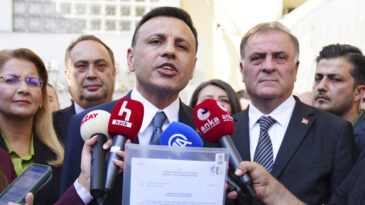 &Ouml;zg&uuml;r &Ccedil;elik Mazbatasını Aldı: 'Kayyum Kararı Kaldırılmalı'