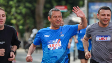 &Ouml;zg&uuml;r &Ouml;zel İstanbul Maratonu'nda koşacak