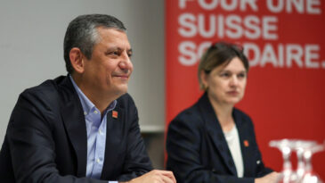 &Ouml;zg&uuml;r &Ouml;zel: T&uuml;rkiye'ye D&ouml;n&uuml;yorum, &Ccedil;ağlayan'da Olacağım