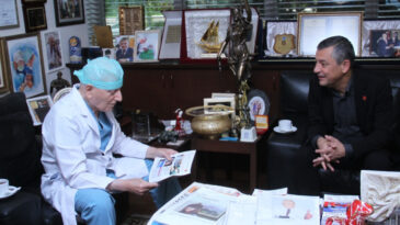 &Ouml;zg&uuml;r &Ouml;zel'den Hikmet &Ccedil;etin'e ziyaret