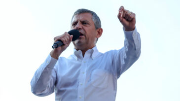 &Ouml;zg&uuml;r &Ouml;zel'den L&uuml;tf&uuml; Savaş'a: G&uuml;n gelir hesabı sorulur, beni &ccedil;ok az tanımış