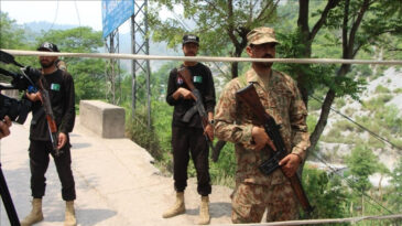 Pakistan ve Afganistan Arasındaki &Ccedil;atışmalar S&uuml;r&uuml;yor