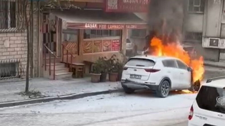 Park Halindeki Araç Alevlere Teslim Oldu