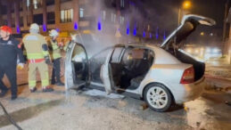 Park Halindeki Otomobil Alev Alev Yandı