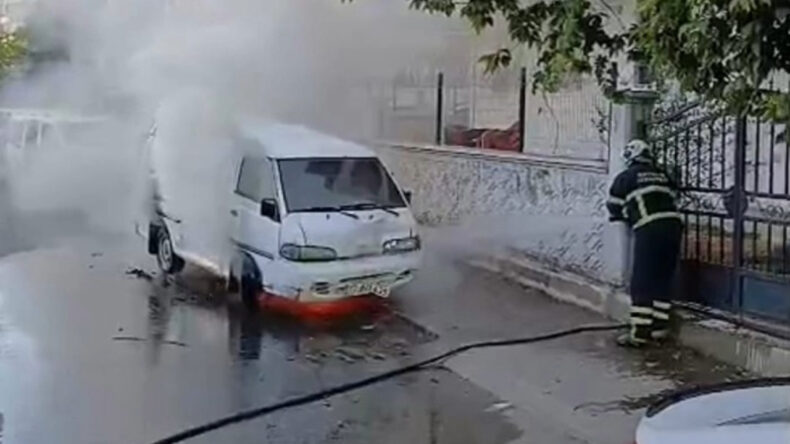 Park Halindeyken Alev Topuna D&ouml;n&uuml;şen Minib&uuml;s