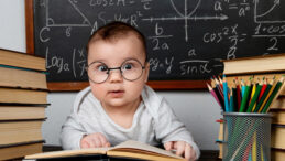 Prestijli okul için 1 yaşındaki çocuğa 10 milyon TL'ye özel öğretmen arıyorlar