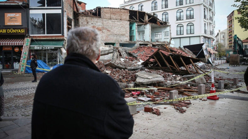 Prof. Sözbilir: "Biraz Daha Dışarıda Durun"