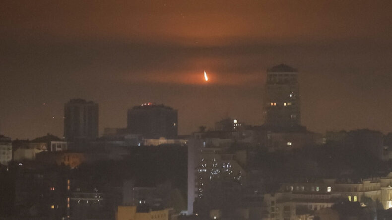 Rusya, Kiev'i Vurdu: Çocuklar Hayatını Kaybetti