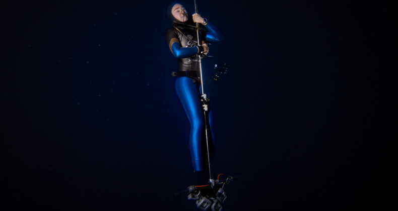 Şahika Ercümen rekorunu kırdı: Gazze için tek nefeste 107 metreye daldı!