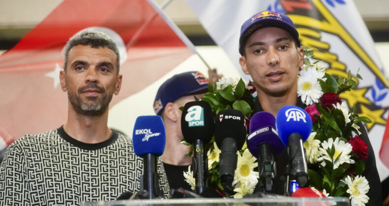 Şampiyon Toprak Razgatlıoğlu Yurda Döndü: '1 Şampiyonluk Hayali Kurmuştum Ama…'