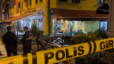 Sarhoş M&uuml;şteri Dehşet Sa&ccedil;tı: 3 Yaralı