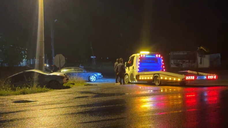 Savrulan Araç Kazaya Neden Oldu: 3 Yaralı