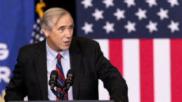 Senatör 22 Saat Boyunca Konuşarak Trump'ı Sert Bir Şekilde Eleştirdi