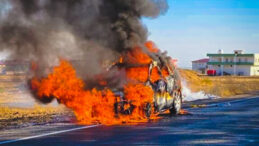 Seyir Halindeki Otomobil Alev Alev Yandı