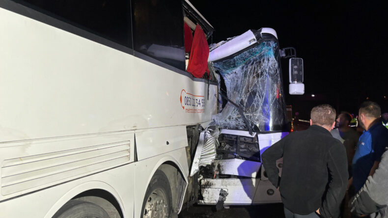 Sinop'ta İki Otobüs Çarpıştı