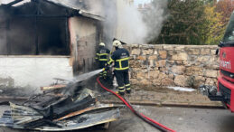 Sivas’ta İki Katlı Ev Yandı: Kundaklama Şüphesiyle Bir Kişi Gözaltında