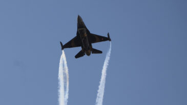 SOLOT&Uuml;RK Pamukkale'de Muhteşem Bir G&ouml;steri Ger&ccedil;ekleştirdi