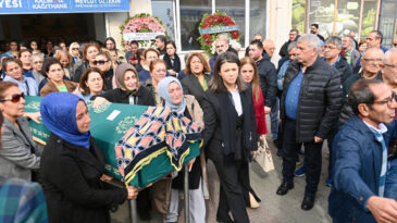 Son Yolculuğuna Kadınların Omuzlarında Uğurlandı