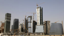 Suudiler Çıldırdı: 300 Bin Oda Geliyor…