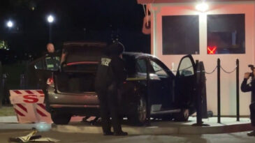 Ş&uuml;pheli Ara&ccedil; Beyaz Saray Kapısına &Ccedil;arptı