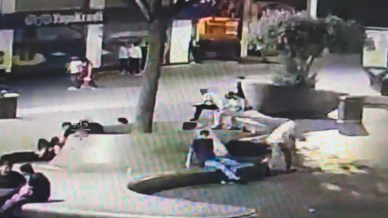 Taksim'de Bankta Uyuyan Adamın Telefonu Çalındı