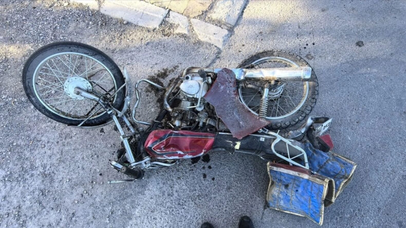 Taksiyle Çarpışan Elektrikli Bisiklet Sürücüsü Hayatını Kaybetti