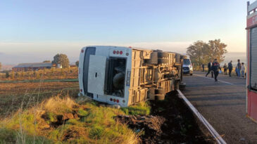 Tarım İş&ccedil;ilerini Taşıyan Midib&uuml;s Devrildi: 23 Yaralı