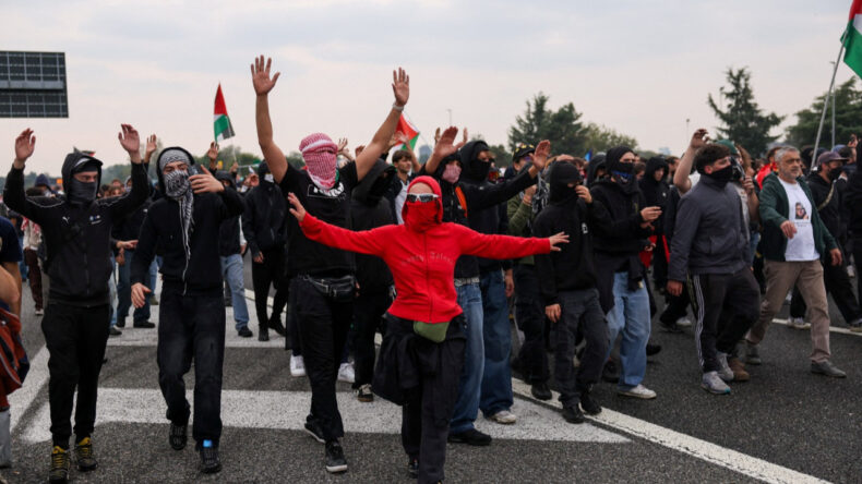 Tel Aviv ile Kardeş Şehir Olmak İstemeyen Halk Sokağa Döküldü