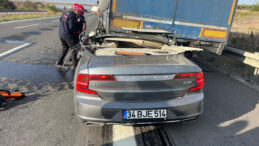 TIR'a Çarpan Otomobilin Sürücüsü Hayatını Kaybetti