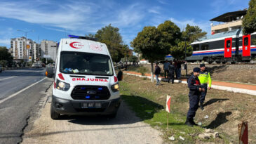 Torununu Korumak İsterken Tren Çarptı