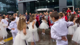 Trabzon'da Cumhuriyet Y&uuml;r&uuml;y&uuml;ş&uuml; Sağanak Yağmur Altında Ger&ccedil;ekleşti