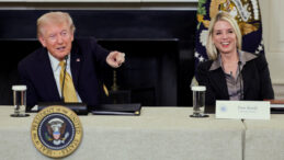 Trump, Fransız Gazeteciye Zorbalık Etti: Aksanın Güzel Ama…