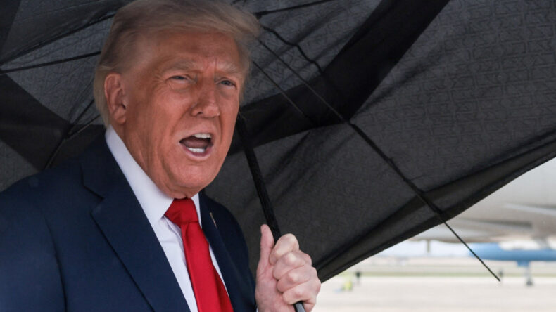 Trump, Politico'nun Sorularını Cevapsız Bıraktı: "Sahte Haber Yapıyorsunuz!"