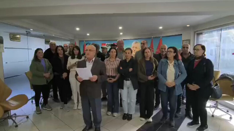 Tunceli’de CHP Yönetimi Parti Binasını Kilitledi