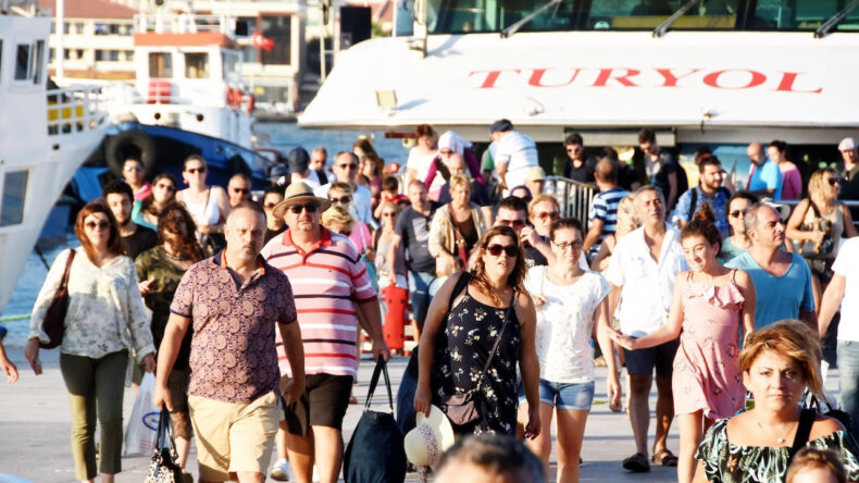 Türk Turistlerin Yunan Adalarına Yoğun İlgisi: Korkutucu Rapor Açıklandı