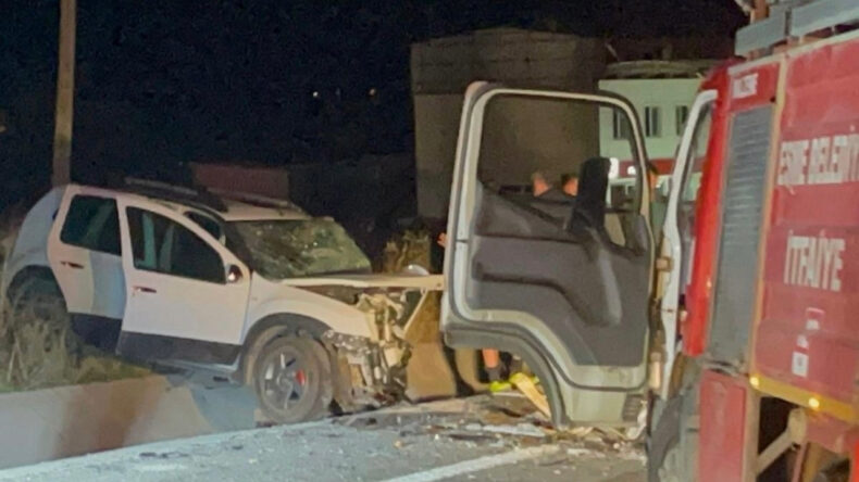 Uşak’ta cip ile otomobil çarpıştı: 2 ölü, 3 yaralı