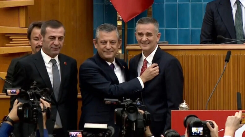 Ümit Dikbayır CHP'ye katıldı: Bir isme özellikle teşekkür etti