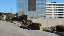 &Uuml;mraniye'de Yol &Ccedil;&ouml;kt&uuml;