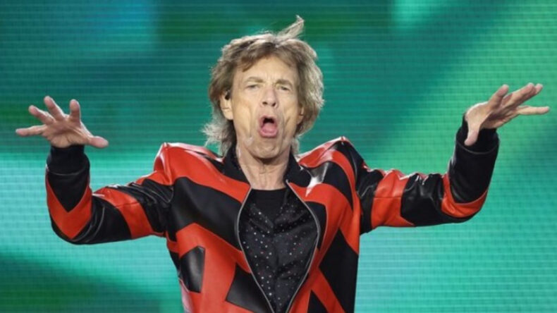 &Uuml;nl&uuml; İsim İ&ccedil;in &Ccedil;alıştığı Belediyeden Milyonlar &Ccedil;aldı