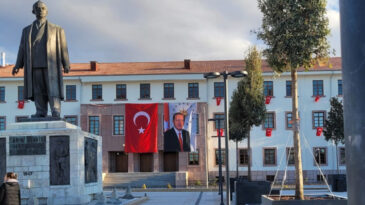 Valilik Binasında 'Atat&uuml;rk' Posteri Asılmadı' İddiası